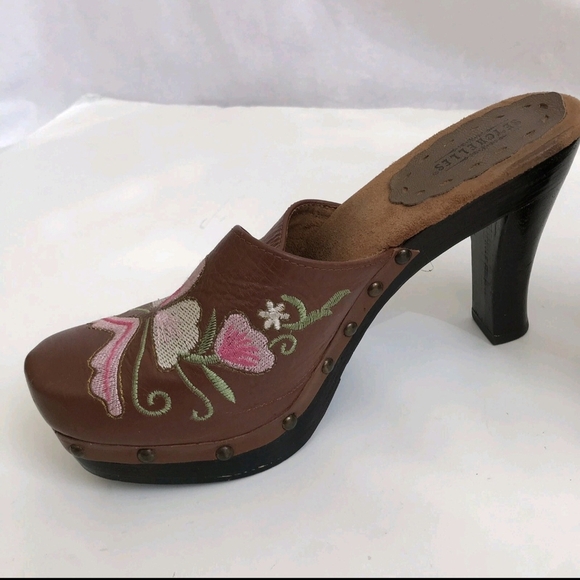 Stylish Brown Leather Clogs with Pink Floral Design - Picture 8 of 12